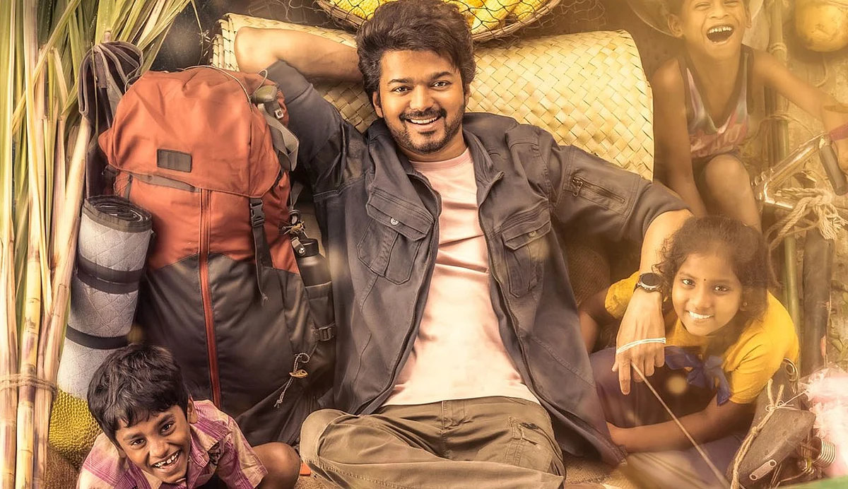 കുട്ടികള്ക്കൊപ്പം ചിരിച്ച് കളിച്ച് വിജയ്; 'വാരിസ്' സെക്കന്റ് ലുക്ക്