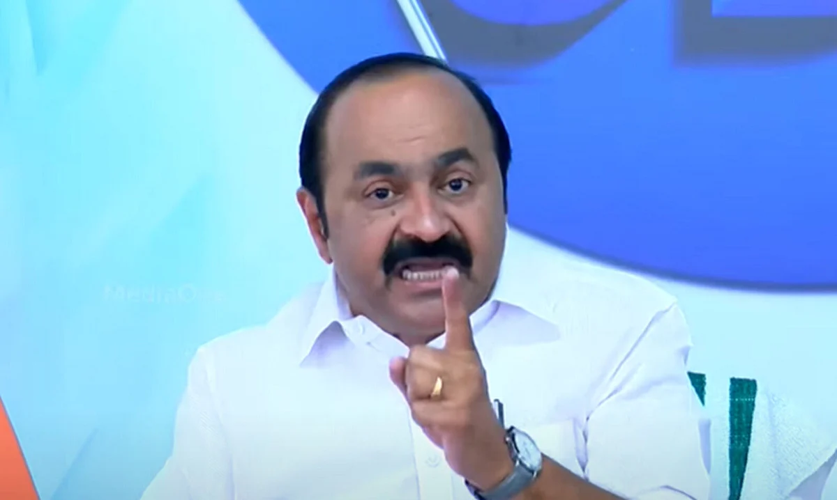 'ആരെയും ഭയമില്ലെന്ന് പറയുന്ന മുഖ്യമന്ത്രിക്ക് എല്ലാവരെയും ഭയം', ഇങ്ങനെയാണെങ്കില് പുറത്തിറങ്ങാതിരിക്കുന്നതാണ് നല്ലതെന്ന് വിഡി സതീശന്