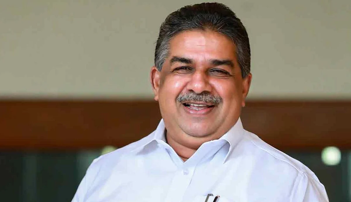 സജി ചെറിയാനെ എം.എല്എ സ്ഥാനത്ത് നിന്ന് അയോഗ്യനാക്കണമെന്ന ഹര്ജി പ്രഥമ ദൃഷ്ട്യാ നിലനില്ക്കില്ല: ഹൈക്കോടതി