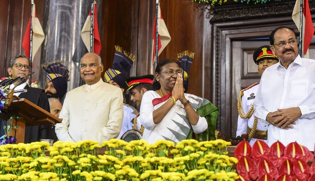 'പാവപ്പെട്ടവര്ക്ക് വലിയ സ്വപ്നങ്ങള് നേടിയെടുക്കാമെന്നതിന്റെ തെളിവാണ് സ്ഥാനാരോഹണം'; രാഷ്ട്രപതിയായി ചുമതലയേറ്റ് ദ്രൗപദി മുര്മു