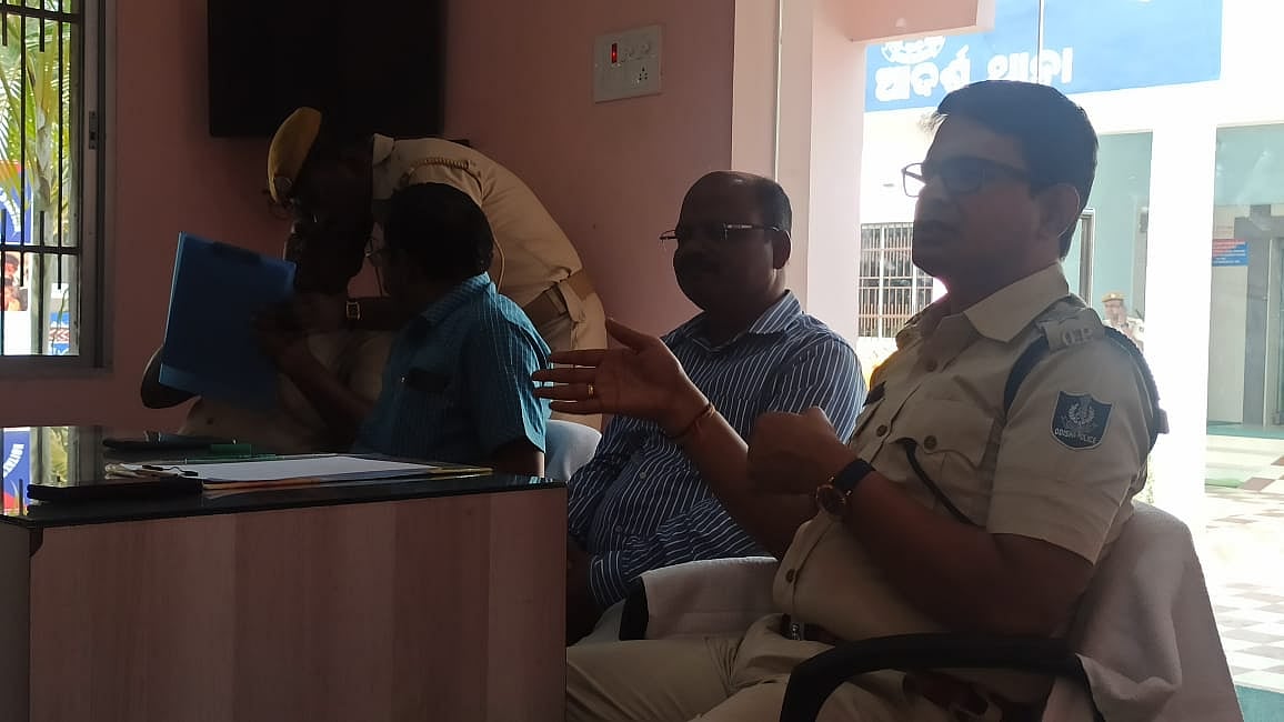 People of Motorcycle Diaries and local police officers holding a public hearing on social boycott in the regional police station
