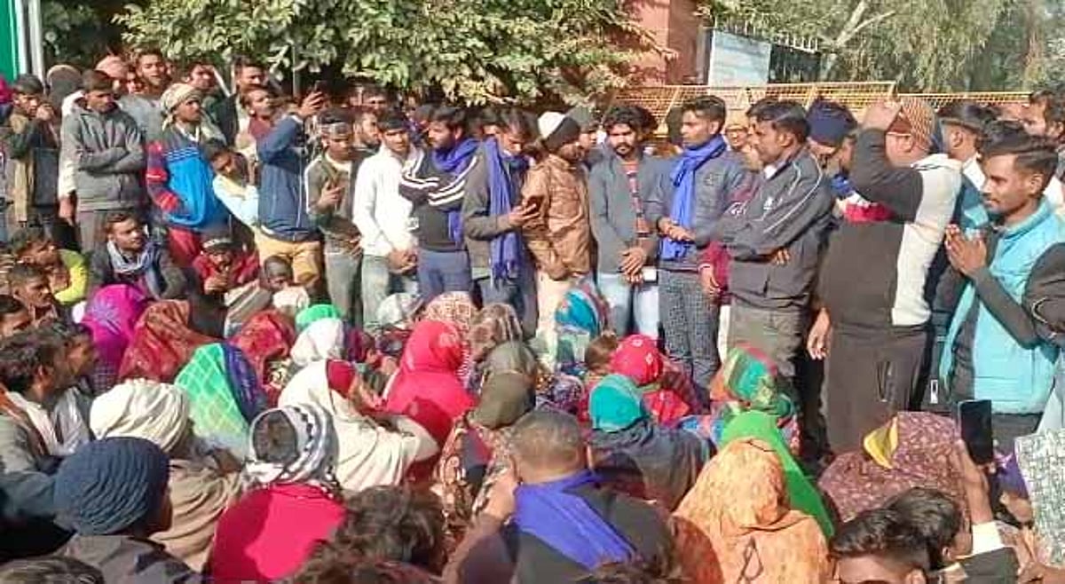 Azad Samaj Party and other Bahujan organizations including Bhim Army demonstrated at Bharatpur district headquarters along with the victim's family.