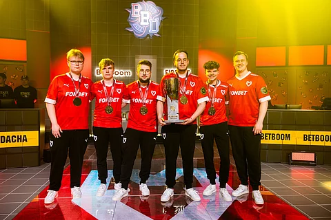 MOUZ assume liderança do ranking mundial