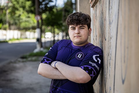 basic tem visto aprovado e poderá atuar pela FURIA