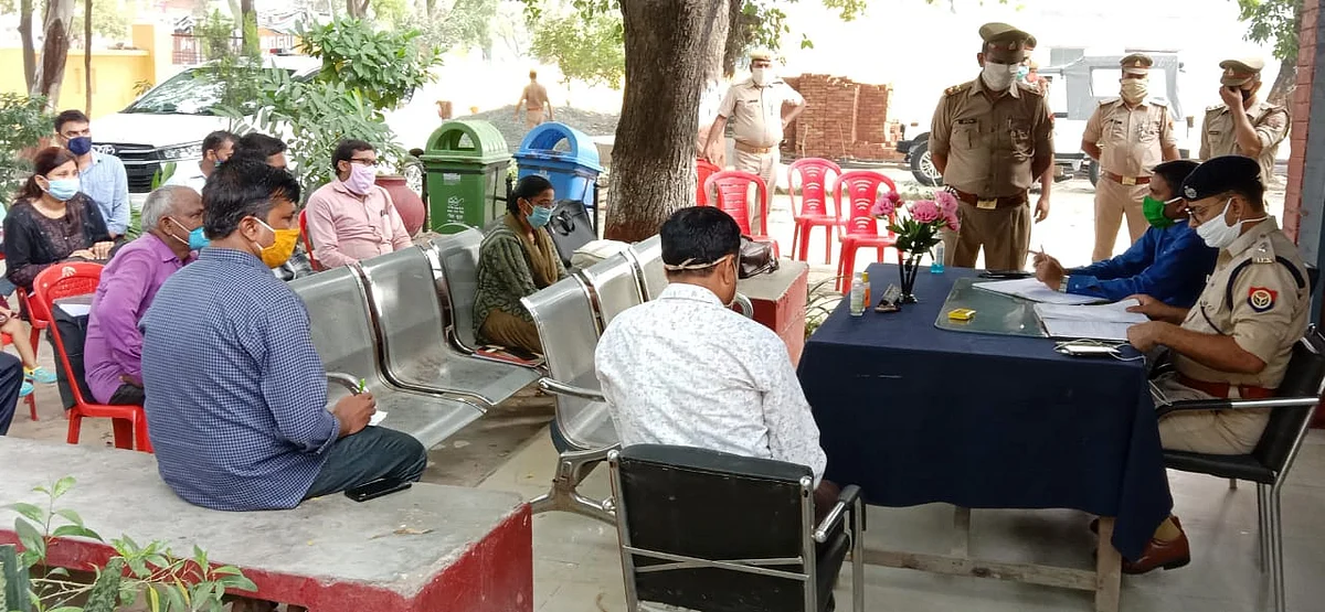मैनपुरी में डीएम व एसपी ने समाधान दिवस में लिया भाग, समस्याओं को सुन किया निस्तारण