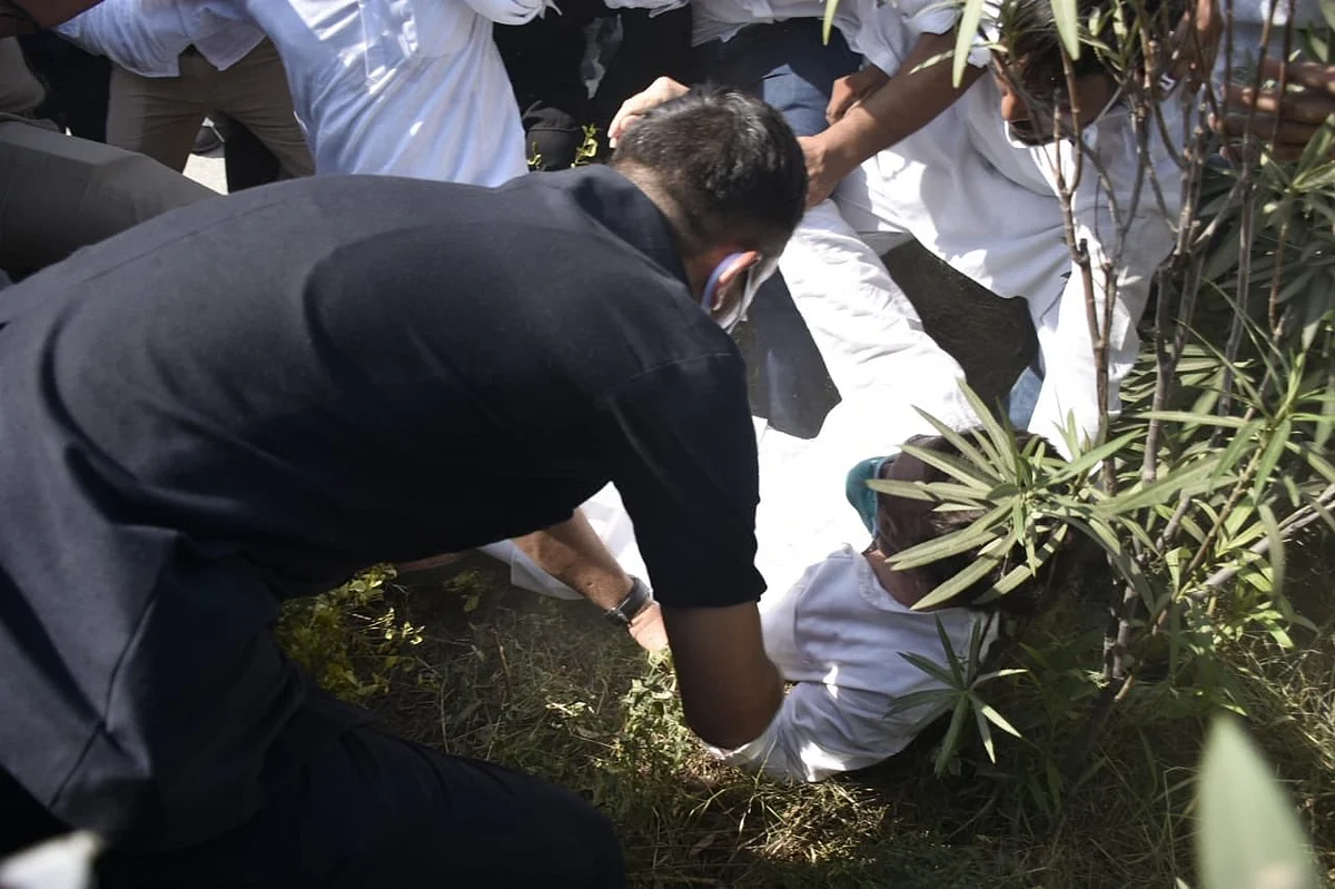 In Tussle With Police On Way To Hathras, Rahul Gandhi Falls To The Ground