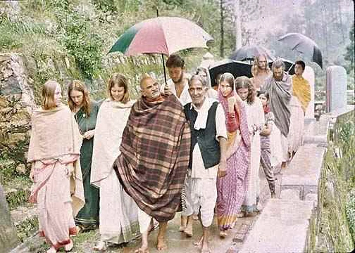नीब करौरी बाबा की अनंत कथाएँ: विश्वनाथ मंदिर से अधिक महत्ता ज्ञानवापी की जहाँ शंकर भगवान अनेक वेषों में घूमते रहते हैं