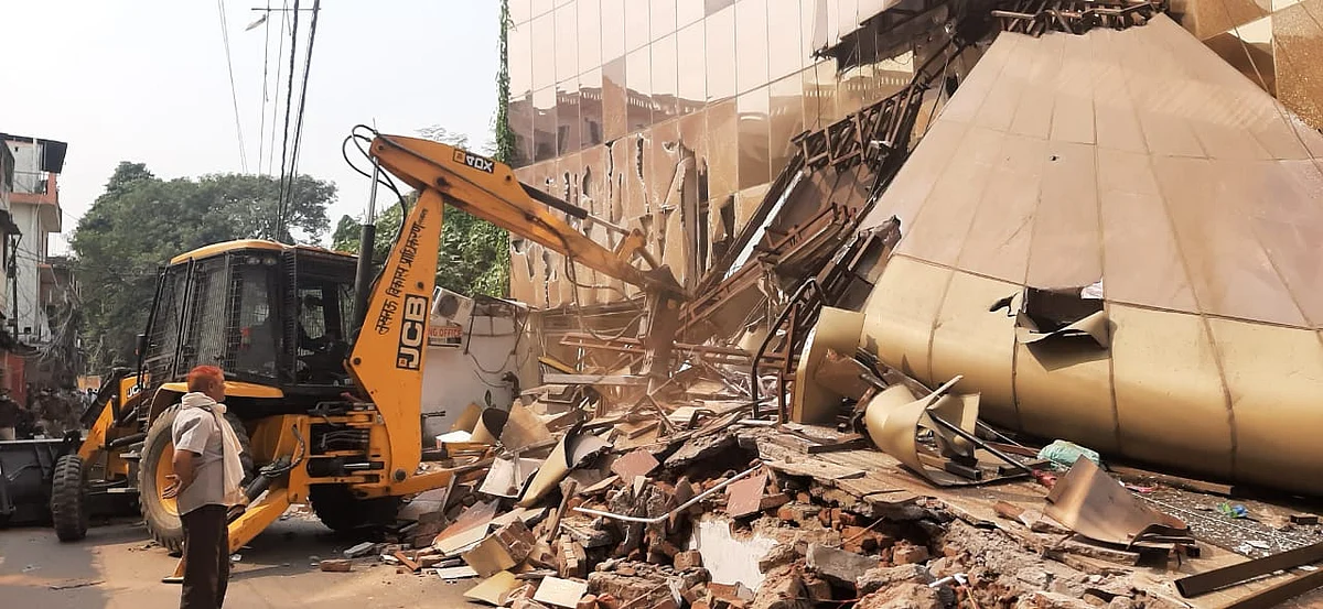 Authorities Begin Demolition Of Dragon Mart In Lucknow's Lalbagh Area