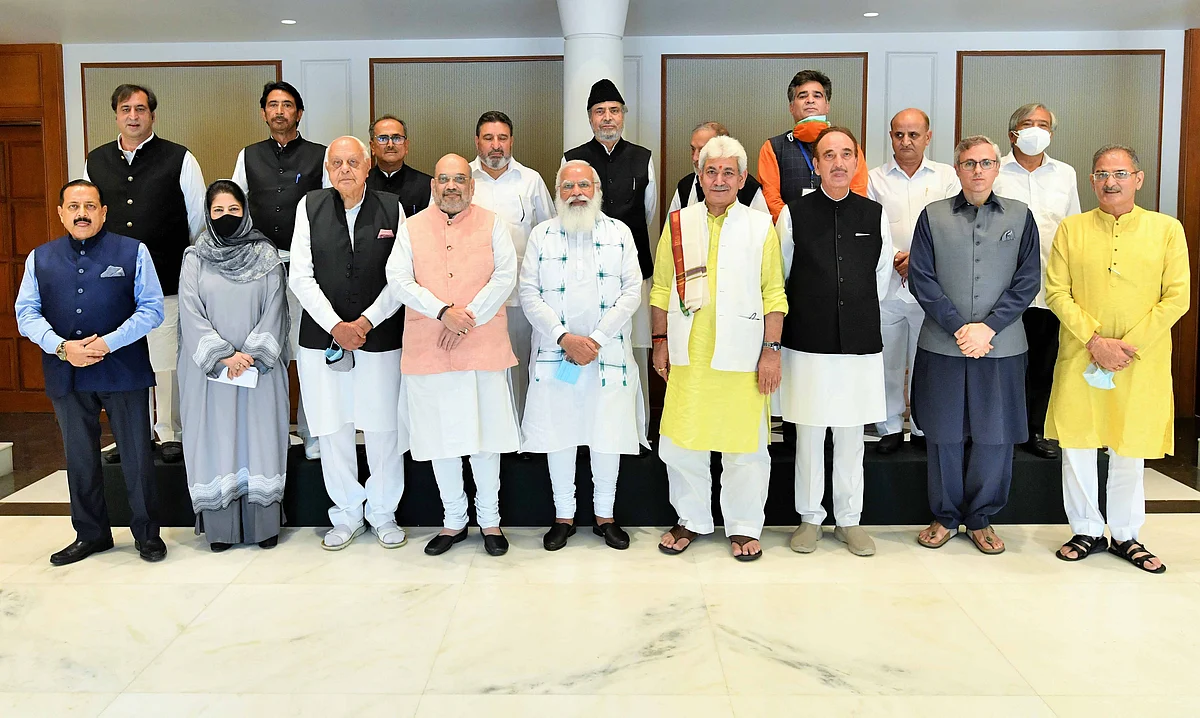Ten Former DGPs Write To PM Modi, Pat His Government For Kashmir Initiatives