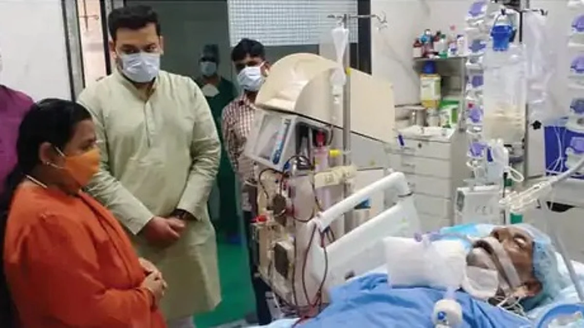 Uma Bharti Visits Ailing Kalyan Singh, Is Overwhelmed By Memories And Emotions