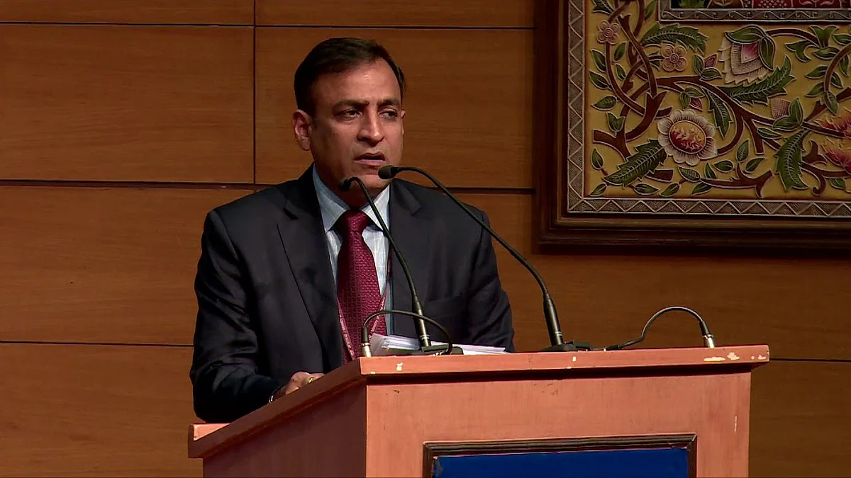 16 Senior Bureaucrats Transferred In UP, Amrit Abhijaat Is The New Urban Development Boss