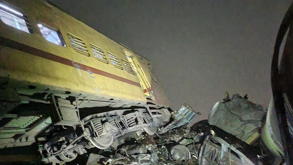 Eight dead in Andhra Pradesh train collision, PM Modi announces Rs 2 lakh compensation - Vimarsana News