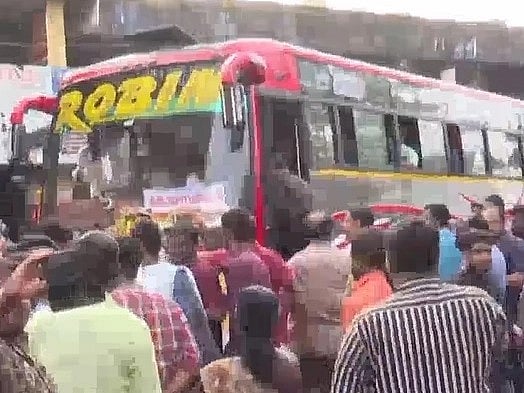 The Controversy Surrounding Robin, Kerala's Outlaw Bus: Explained | All India Tourist Permit (AITP) Rules and the Clash between Contract Carriage and Stage Carriage Operators - Vimarsana News