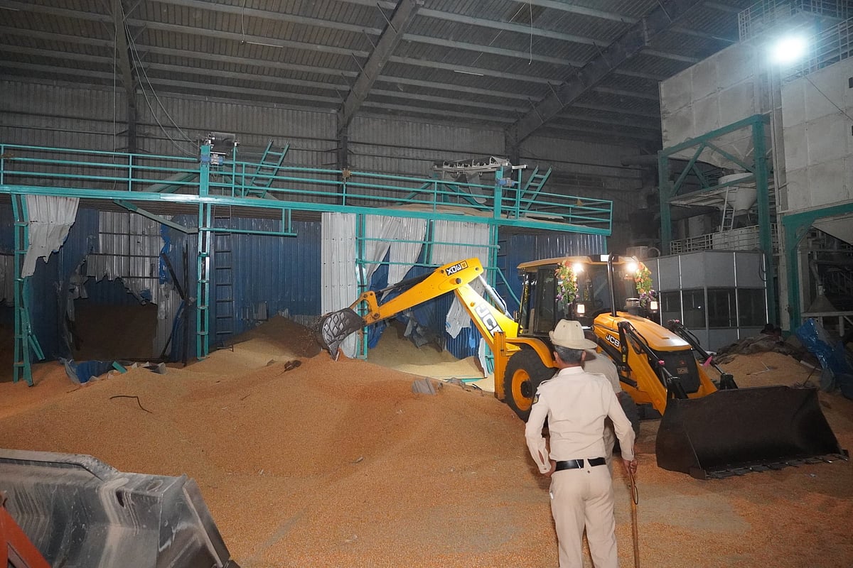Karnataka: 7 Workers Killed as Storage Unit Collapses in Vijayapura Warehouse - Vimarsana News