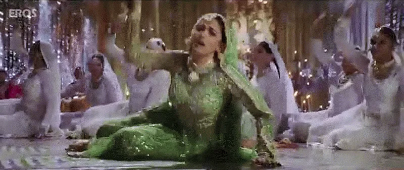 Madhuri Dixit’s popular step in the song <i>Maar Daala </i>from<i> Devdas, </i>2002<i> </i>(Source: <a href="https://www.youtube.com/watch?v=fVg6Ehu1VXY">YouTube/Eros Now</a>)