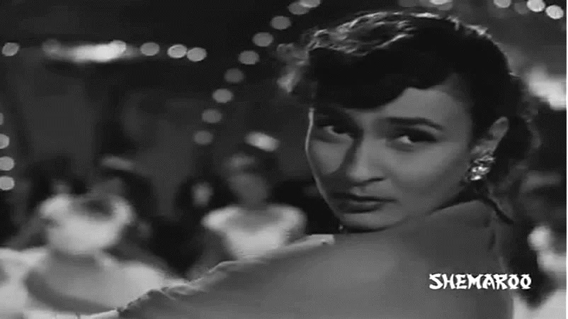 Nadira in the song <i>Mudh Mudh Ke Na Dekh</i> (Source: <a href="https://www.youtube.com/watch?v=R3D3YNmg-Ak">YouTube/Shemaroo</a>)