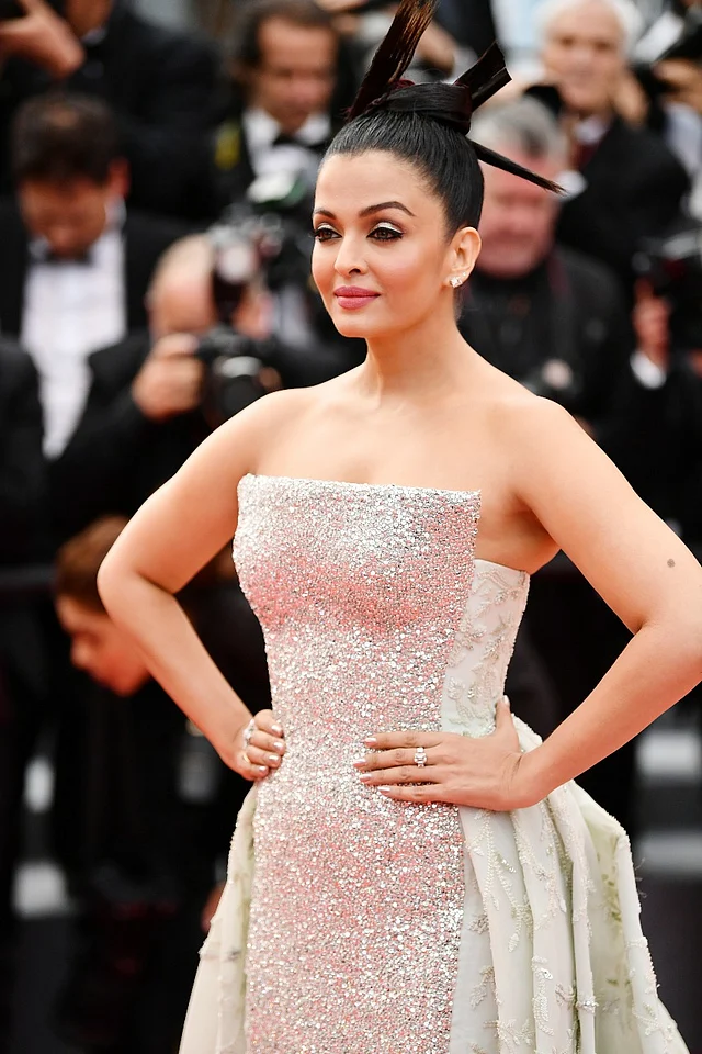 In Pics: Aishwarya Rai Bachchan Dazzles In Ivory at Cannes - The Quint
