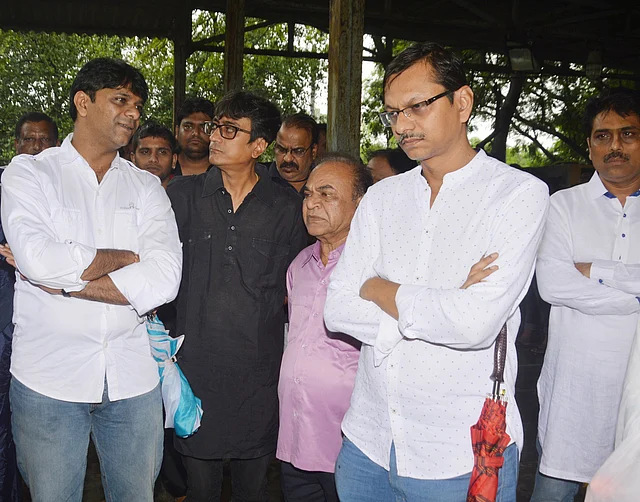 In Pics: Kavi Kumar Azad Funeral Attended By Cast of Taarak Mehta ka