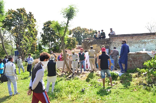 Police officials and media persons at Dilsha’s home on 5 April after news of his suicide spread.