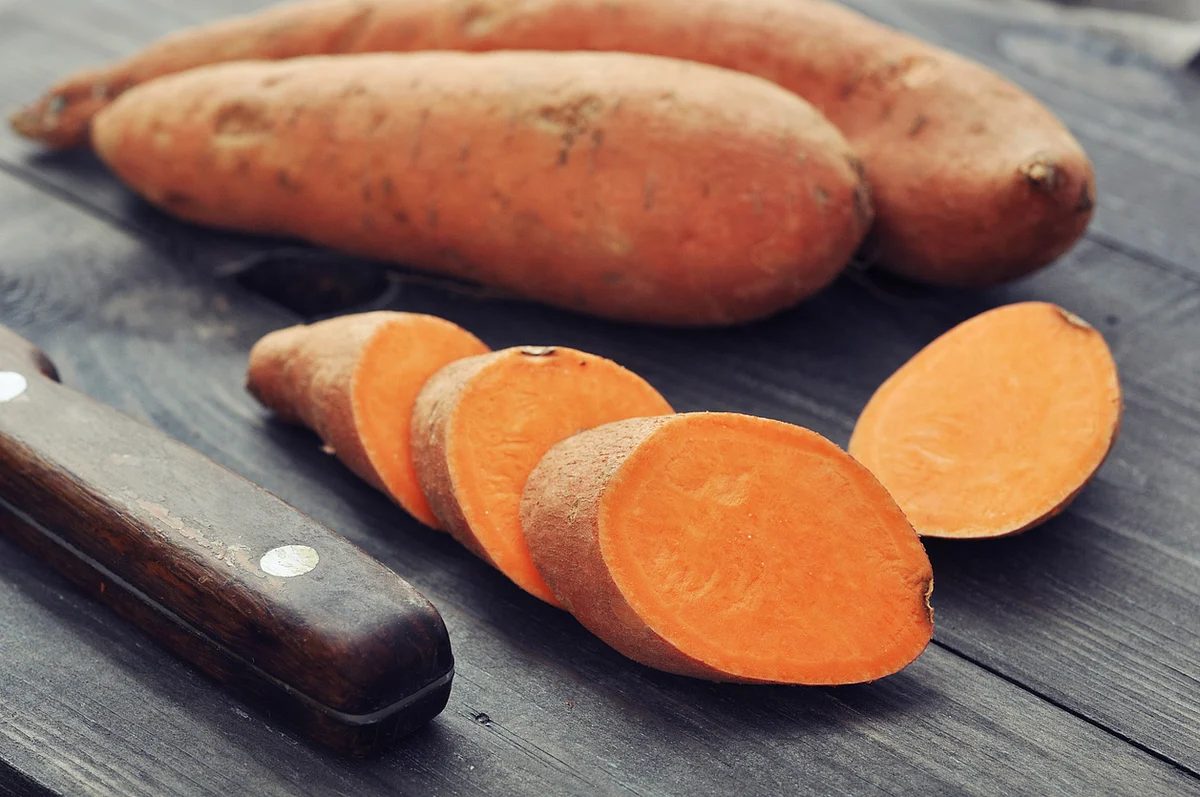Sweet potatoes are fibre-rich root vegetable.