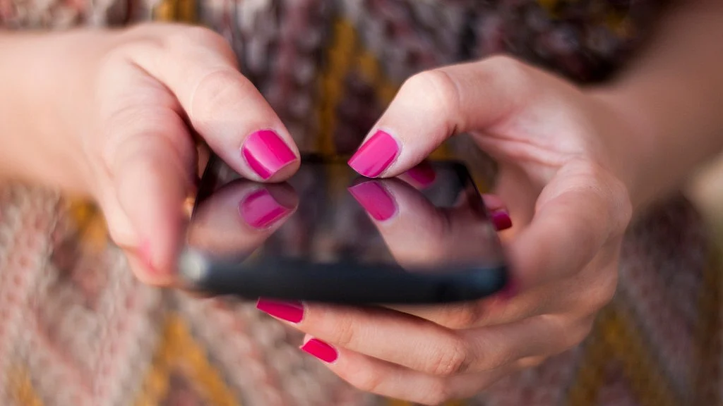 Spending too much time using the smartphone facilitates sedentary behaviors, reduces the time of physical activity.