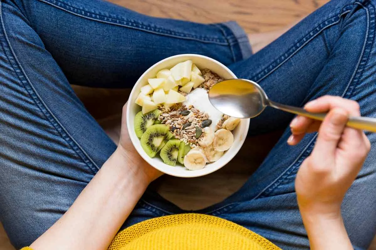 Eating a healthy diet will help keep the kidneys function normally.