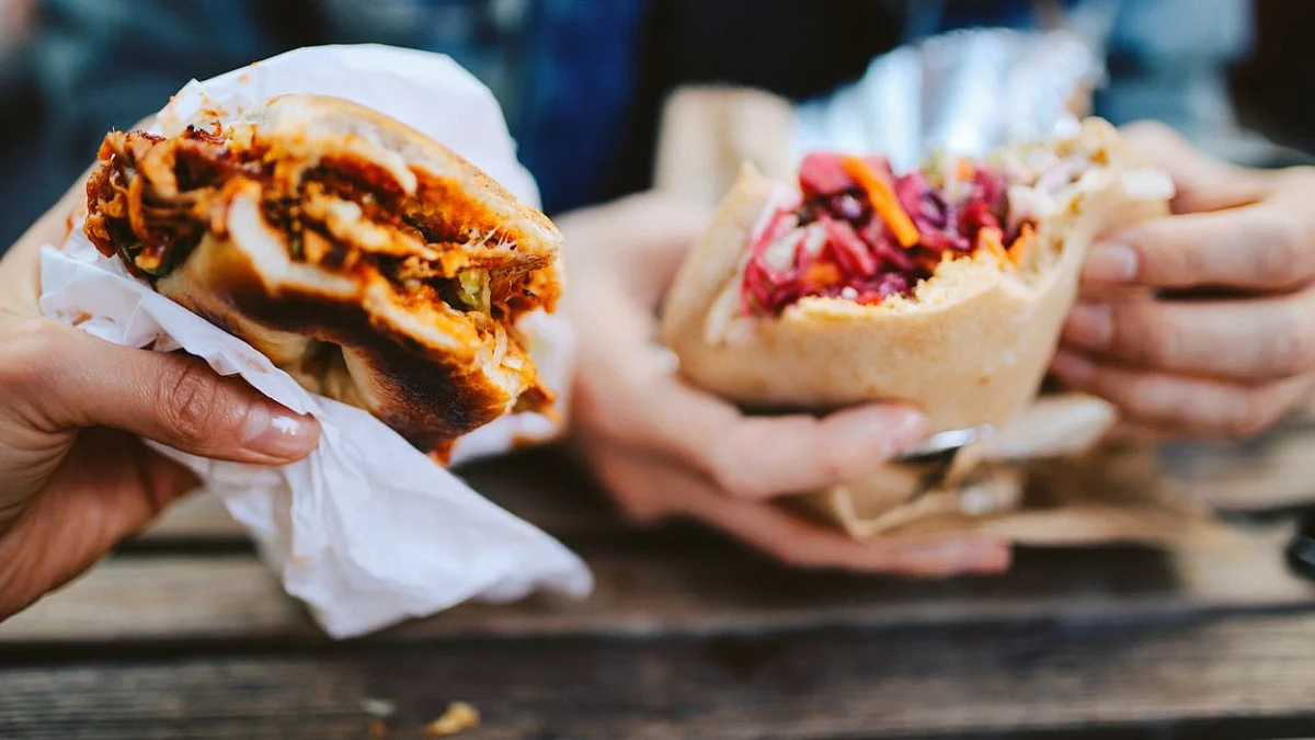 Fast food may be helping to fuel the continuing problem of obesity and related chronic conditions.