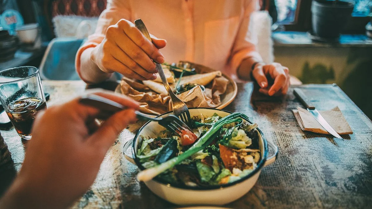 Depending on your age, along with gender, doctors provide basic dietary guidelines to keep in mind.