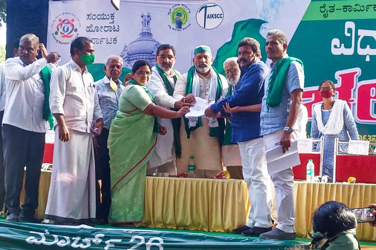 Thousands turn up at Rakesh Tikait's rally in Bengaluru against farm laws