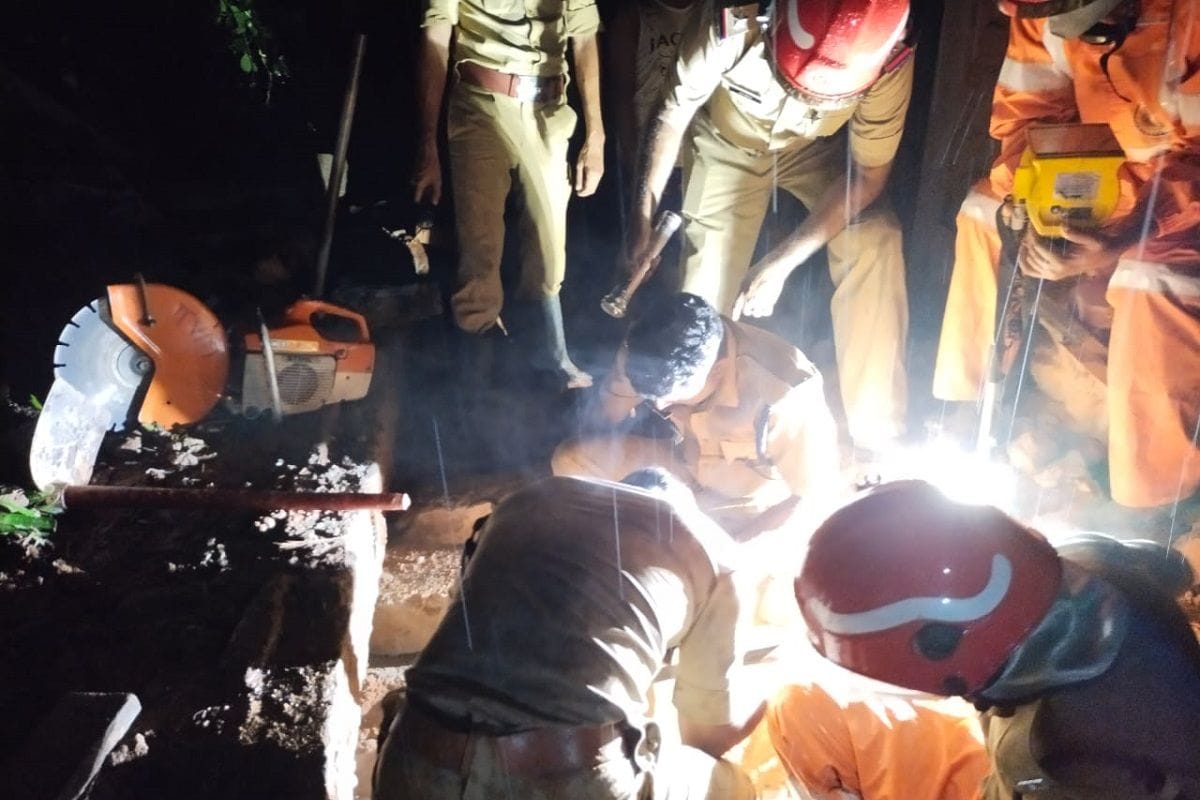 House collapses in Kerala, fire force's timely action saves 6 ...