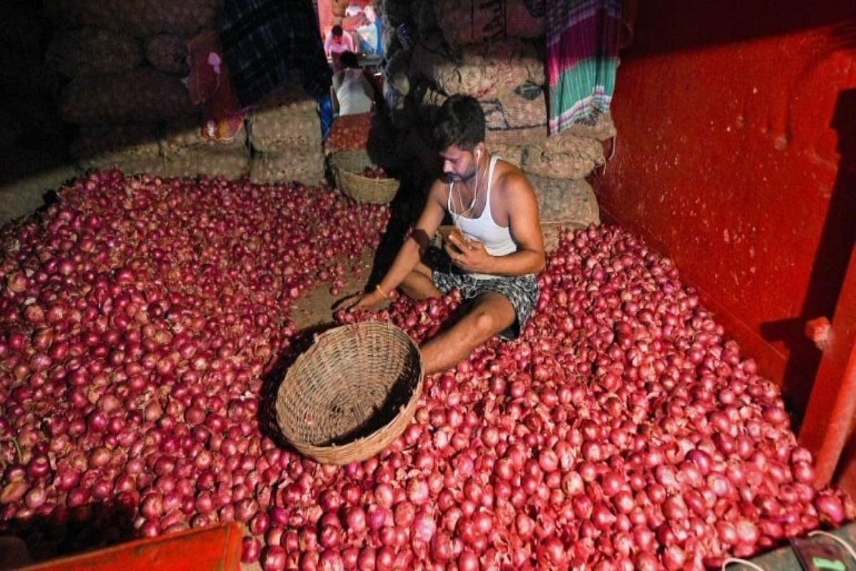 Traders warn that Telangana will face acute shortage of onions in