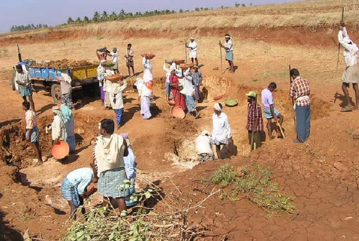 Telangana Polls When Workers Under NREGA Scheme Turned campaigner For telangana-polls-when-workers-under-nrega-scheme-turned-campaigner-for