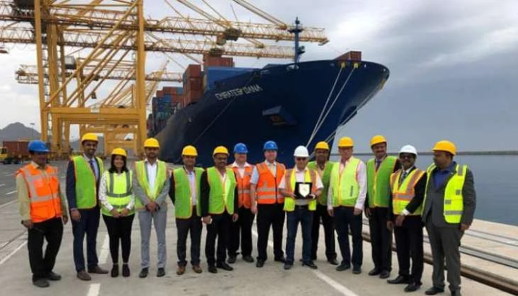 To mark the occasion, Fred Castonguay and other senior management of Gulftainer, present a commemorative shield to the vessel master, Captain Razvan Adrian Nita.