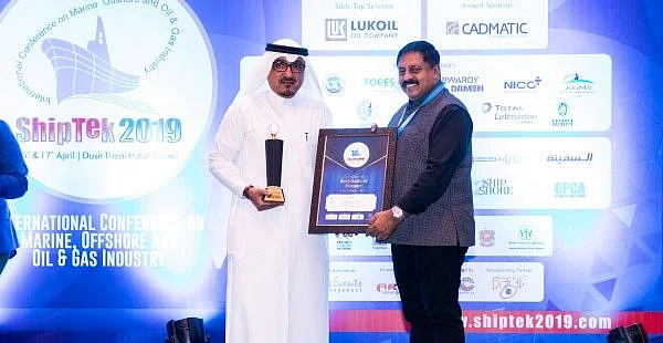 Hisham Al-Nughaimish, Vice President - Commercial & Operations, Bahri Oil, receiving the award on behalf of Bahri