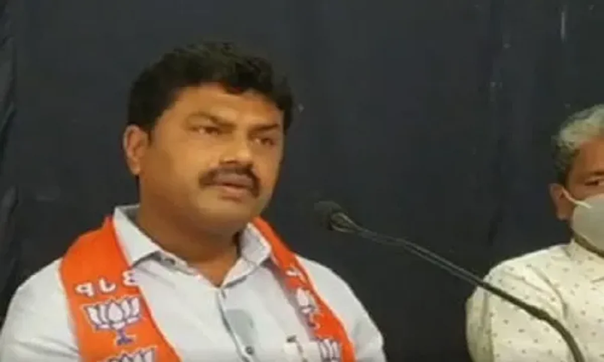 ಕೆಲವು ದಲ್ಲಾಳಿಗಳು ರಾಜಕೀಯ ದುರುದ್ದೇಶದಿಂದ ರೈತರ ಮುಖವಾಡ ಧರಿಸಿ ಪ್ರತಿಭಟನೆಗೆ ಕುಮ್ಮಕ್ಕು