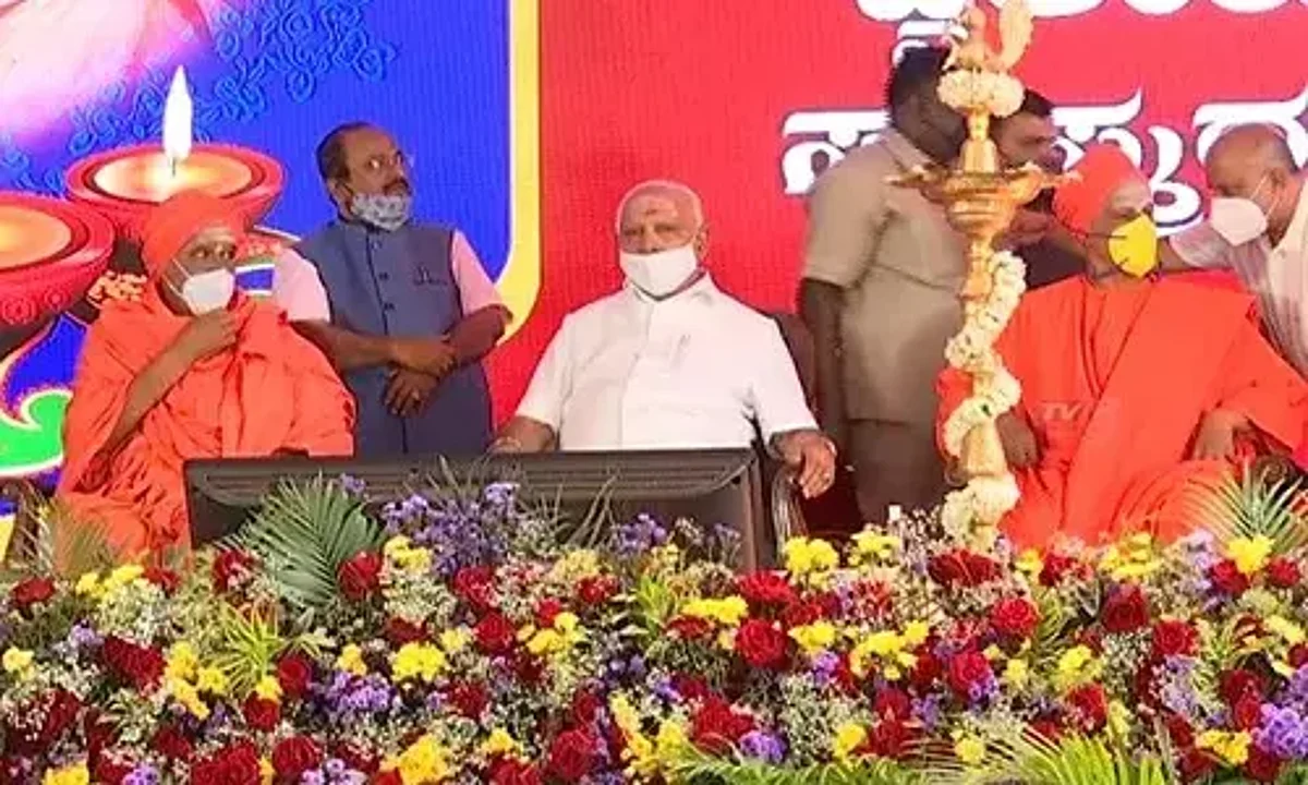 'ನನಗೊಬ್ಬನಿಗೆ ಮಾತ್ರವಲ್ಲ, ಕೋಟ್ಯಾಂತರ ಭಕ್ತರಿಗೆ ಶ್ರೀಗಳು ನಡೆದಾಡುವ ದೇವರು' - ಸಿಎಂ