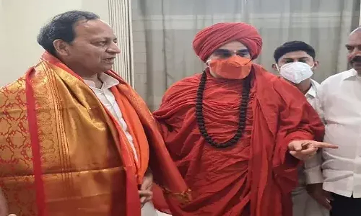 ಬಿಎಸ್ವೈ ಇಳಿದರೆ ನಮ್ಮಲ್ಲೇ ಪರ್ಯಾಯ ನಾಯಕರಿದ್ದಾರೆ-ಪಂಚಮಸಾಲಿ ಶ್ರೀ
