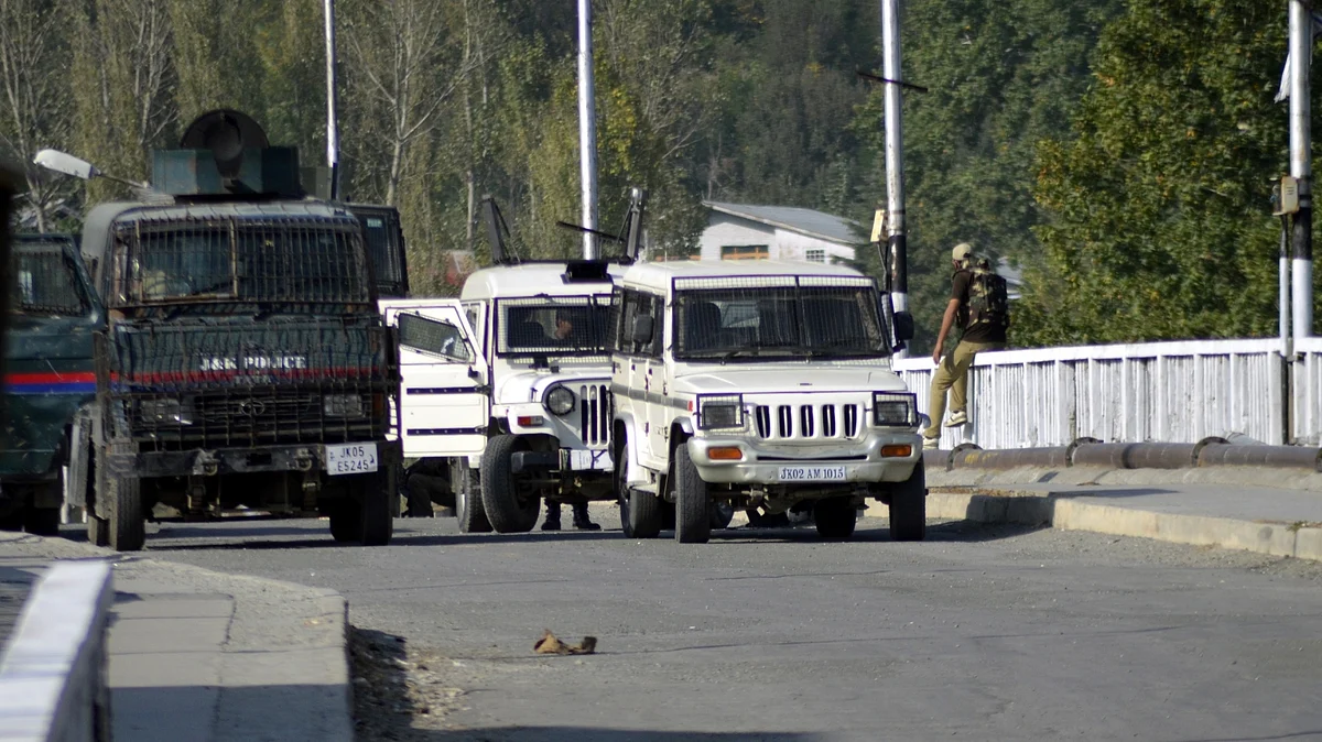 सेना ने जम्मू एवं कश्मीर में मार गिराए 6 आतंकवादी, एक भारतीय जवान भी शहीद ।