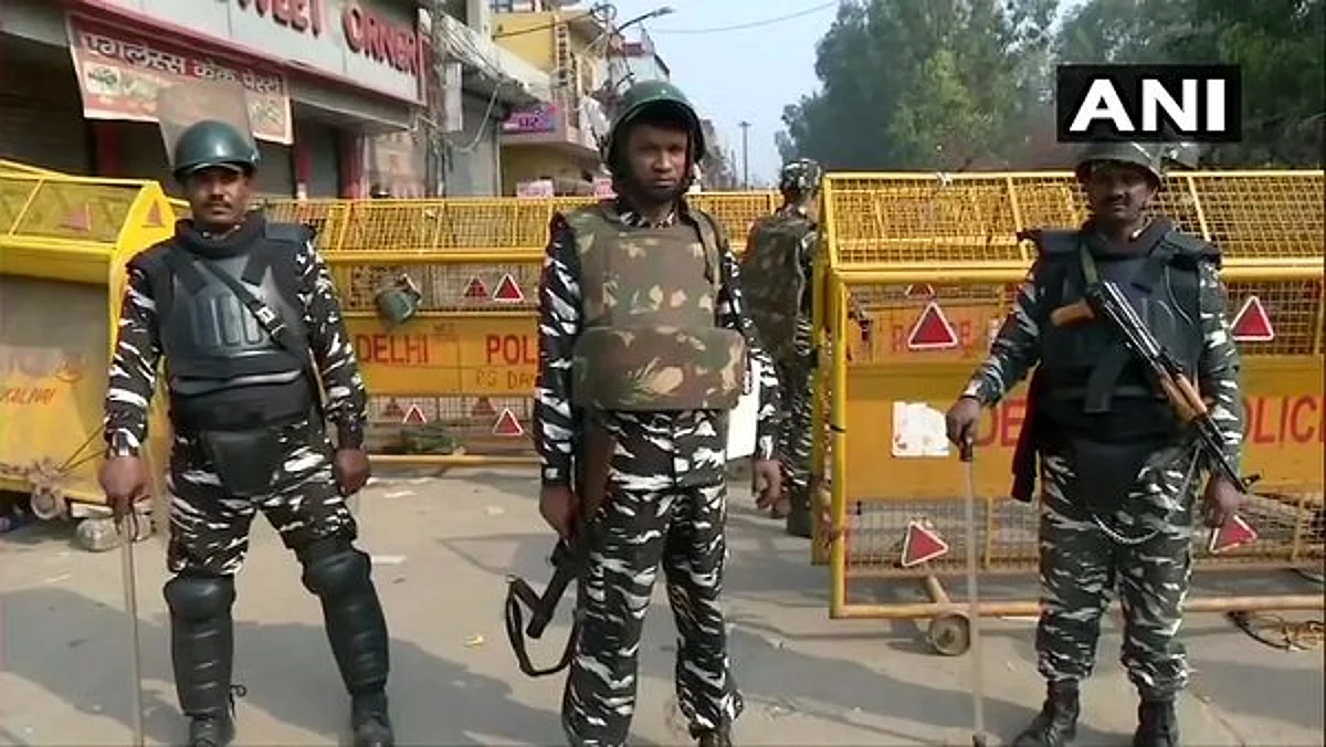 दिल्ली हिंसा: रैपिड एक्शन फोर्स की तैनाती के बावजूद नहीं रुक रही पत्थरबाजी !