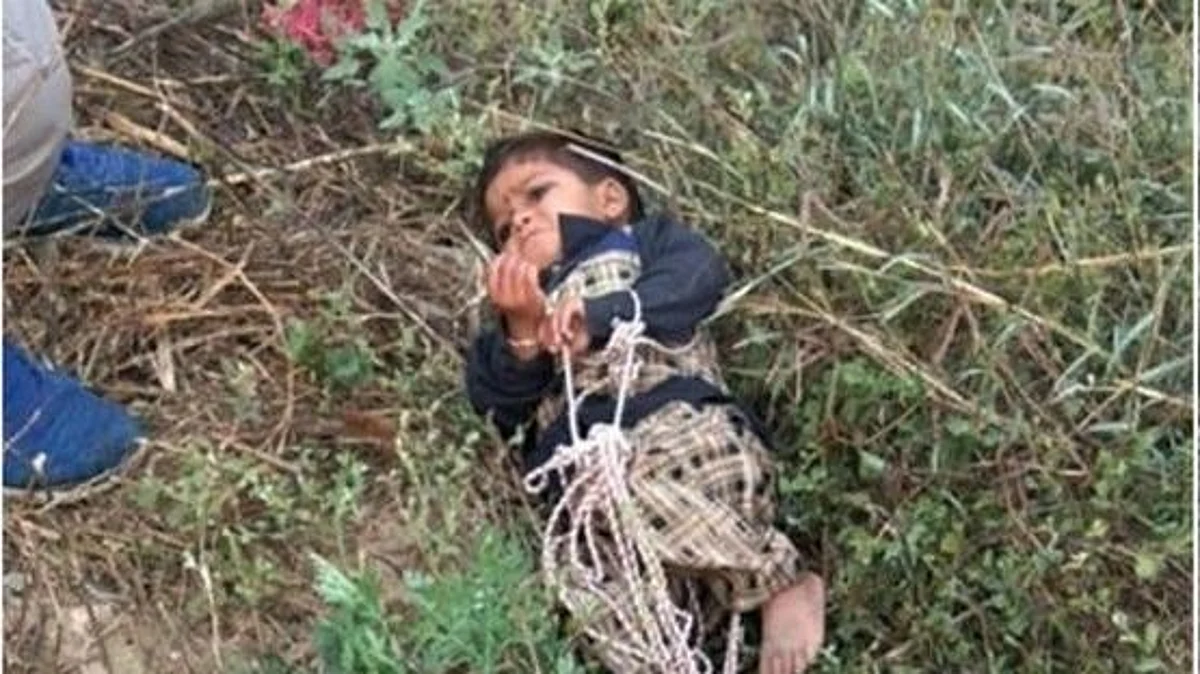 बोर्ड परीक्षाओं से बचने के लिए 3 वर्षीय भाई का अपहरण कर खेत में फेंका।