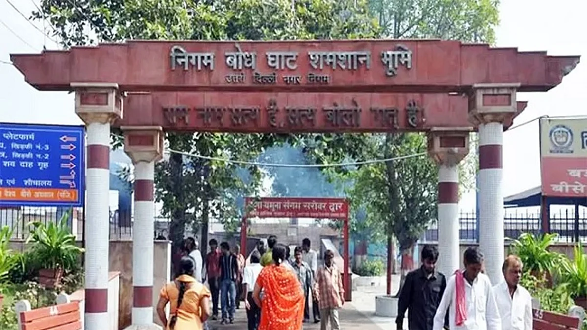 बक्त के तकाजे के सामने इंसान और इंसानियत दोनों दम तोड़ते दिखाई दे रहे हैं।