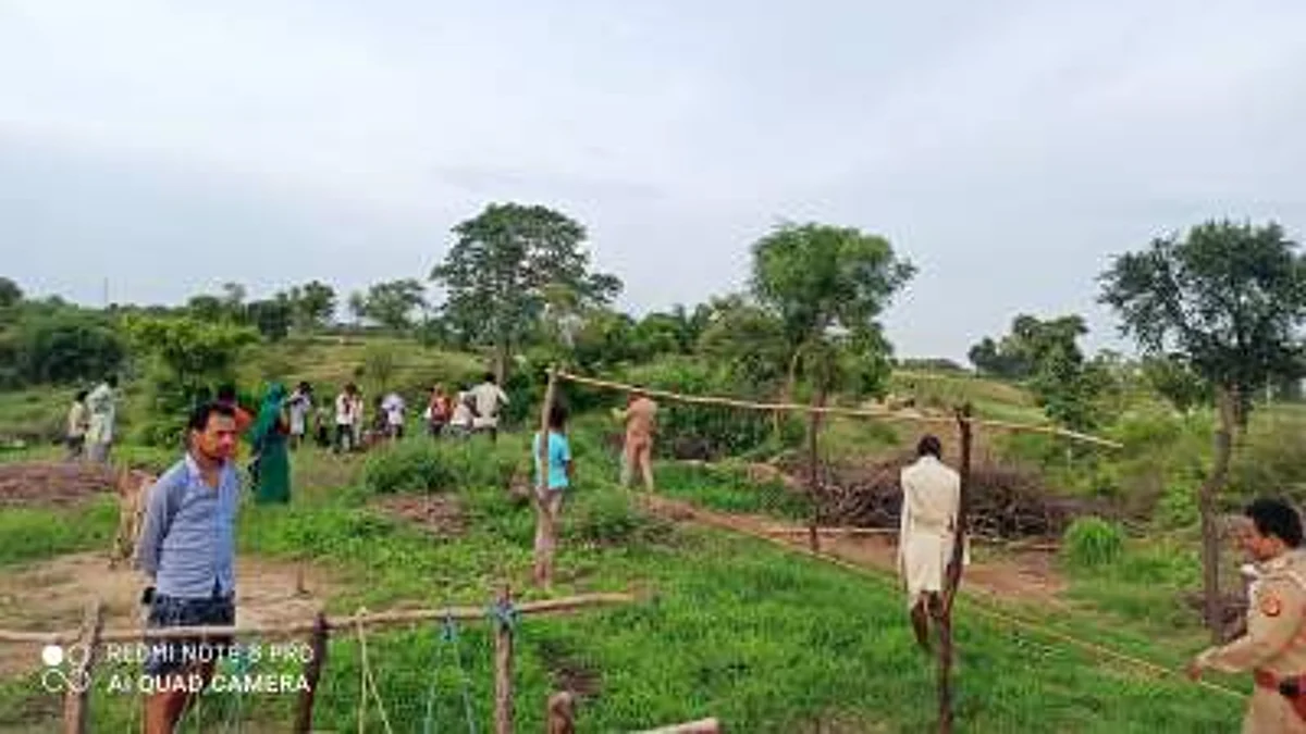ग्राम लोहरा में कब्जे को लेकर हुई पंचायत, पुलिस समेत राजस्व के अधिकारियों ने किया मौके पर निबटारा