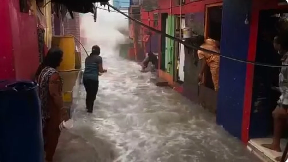 बारिश में मुंबई बना वाटर पार्क, हर बार की है कहानी
