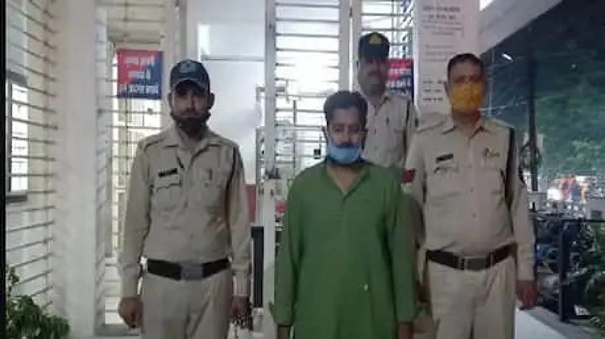 मुस्लिम कपड़ा व्यापारी ताहिर ने युवती को तीन माह बंधक बना कर किया दुष्कर्म और दी यातनाएं चंगुल से छूटकर बताया सच