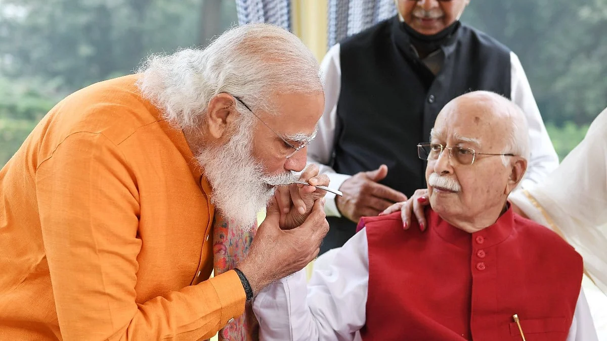प्रधानमंत्री ने भाजपा के वरिष्ठ नेता लालकृष्ण अडवाणी के घर पहुँचकर मनाया उनका जन्मदिन