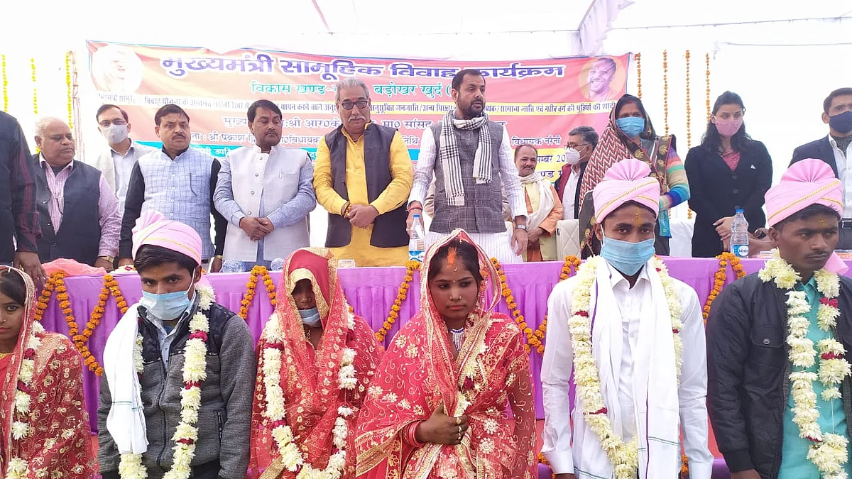 मुख्यमंत्री सामूहिक विवाह कार्यक्रम में 63 जोड़ों ने लिए फेरे