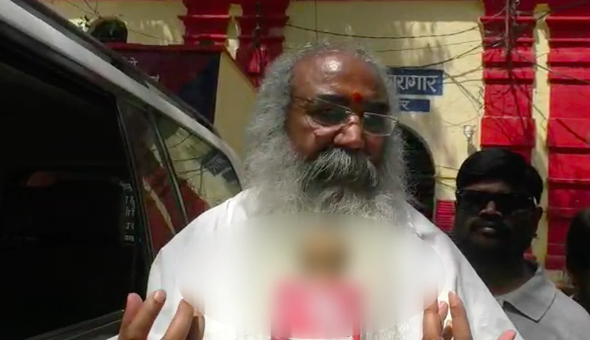 कांग्रेस नेता प्रमोद कृष्णम ने जेल में की आजम खान से मुलाकात, बाहर निकल बताई 'दयनीय' हालत