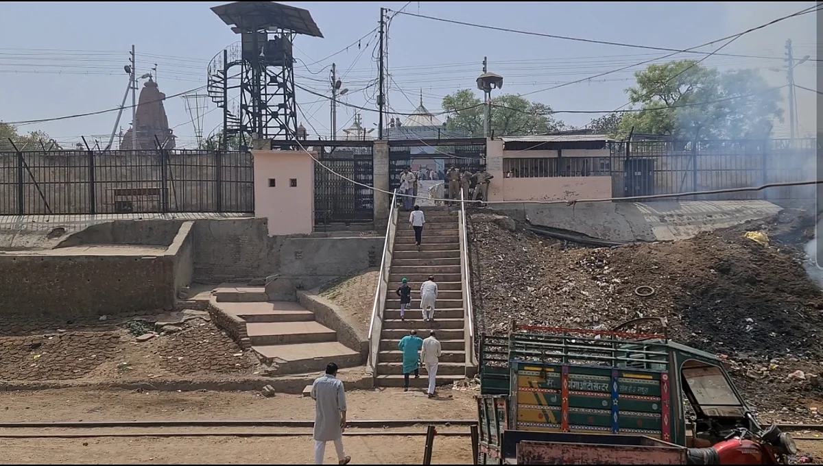 मथुरा: शाही मस्जिद ईदगाह से हटा दिए गए 3 लाउडस्पीकर, चौथे की भी आवाज हुई कम