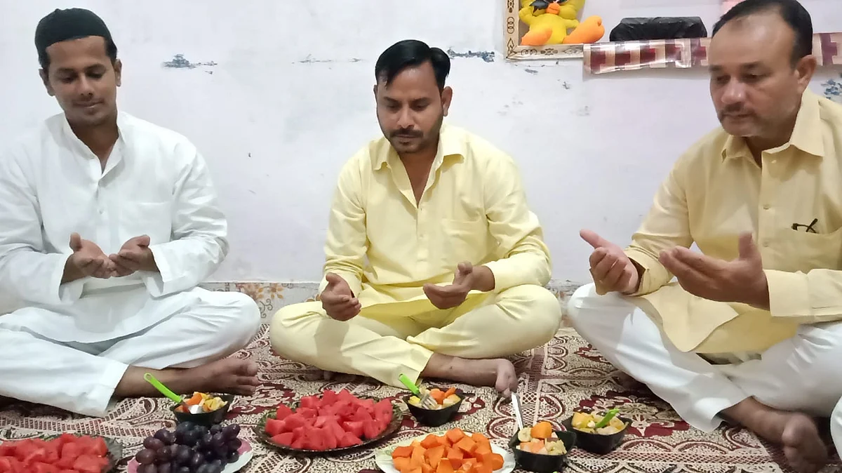 रामपुर: आजम खान की रिहाई के लिए हिंदू युवक ने रखा अलविदा का रोजा, कर चुका है उनकी पूजा