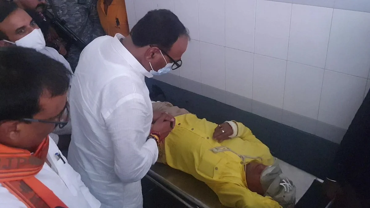 अस्पताल में RO का पानी न मिलने पर नाराज हुए डिप्टी CM, बोले- मरीजों को भगवान समझें डॉक्टर